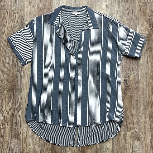 Button-Back Striped Shirt - Picture 5 of 7